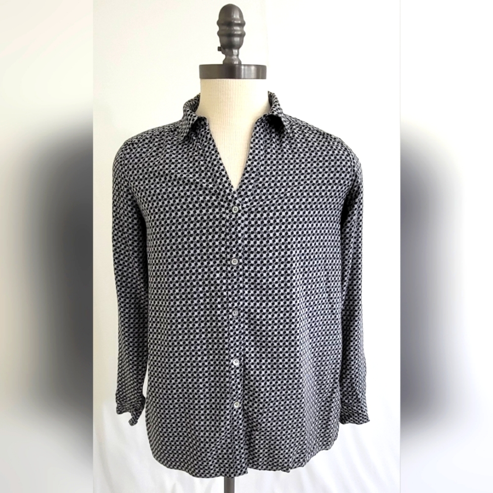 J Jill ladies long sleeve blouse button up top black Gray Pattern Size Small